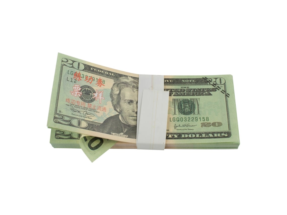 Dinero falso: 20 dólares estadounidenses (100 billetes)