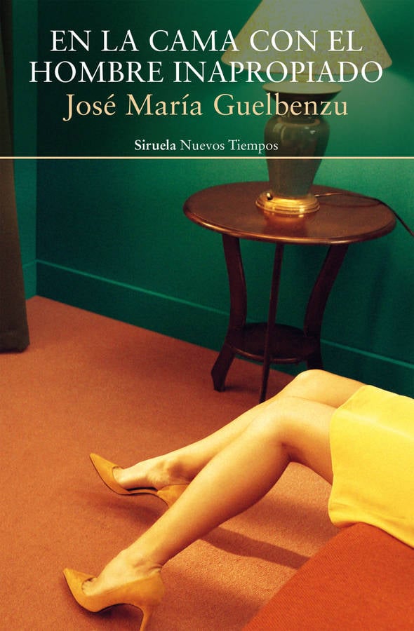 Libro En La Cama Con El Hombre Inapropiado de José María Guelbenzu (Español)