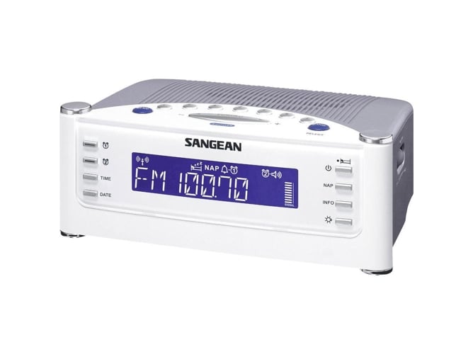 Radio Despertador Sangean rcr22 blanco digital amfm pilas y corriente alarma doble snooze plata reloj color fm rds rbds aux in